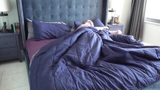 Huge Ass Gorgeous Slutty Step Sister Kenzie Madison Crawls Into Bed With Step Brother And Fucks Him