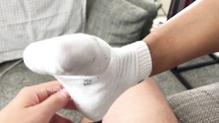 Red head interrupts Netflix for a Sweaty SOCKJOB ????