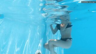 Smoking hot Hungarian Bonnie chick swimming