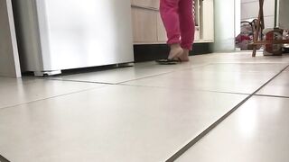 TICI FEET tici_feet @tici_feet | The flip flop stripe was broken! Walking in my kitchen (preview)