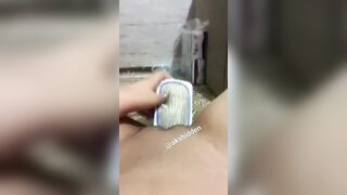 زن متاهل با بورس افتاده به جون کسش و کلی آه و ناله میکنه