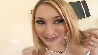 The blonde Kayla Marie ready for a fierce group sucking