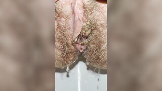 Creamy pink pussy peeing ???? Closeup pee fetish