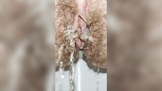 Creamy pink pussy peeing ???? Closeup pee fetish