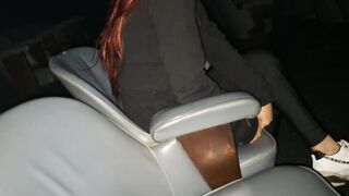 Marido leva esposa no cinema porno levar gozada na boca de estranhos!