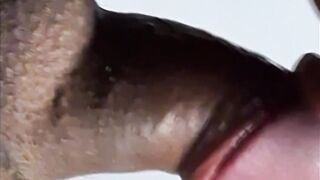 DE CERCA: ¡Frota tu POLLA en mi LENGUA y SEMEN EN LA BOCA! Sensual lamiendo y burlas del FRENULUM AS