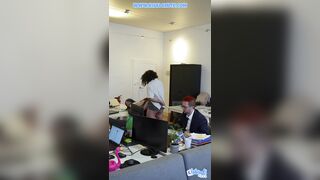 Cumshot at first sight at the office - a French employee fucks her colleague in front of everyone